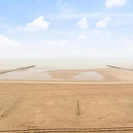 Flat In With Marina Views *