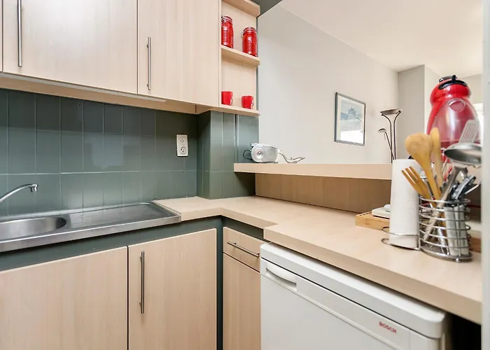 Flat In With Marina Views *